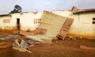 Kinshasa : la tempête emporte le toit et effondre les murs du lycée Kimwenza de Mont Ngafula