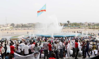 Kinshasa : difficile de circuler autour du Palais du peuple 