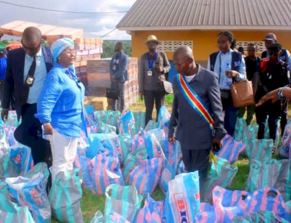 Kasangulu : les sinistrés des pluies diluviennes du 5 au 4 Avril assistés par le ministre des affaires sociales