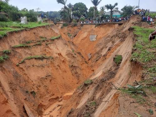 Lutte contre les érosions à Kinshasa : des ravins transformés en décharges
